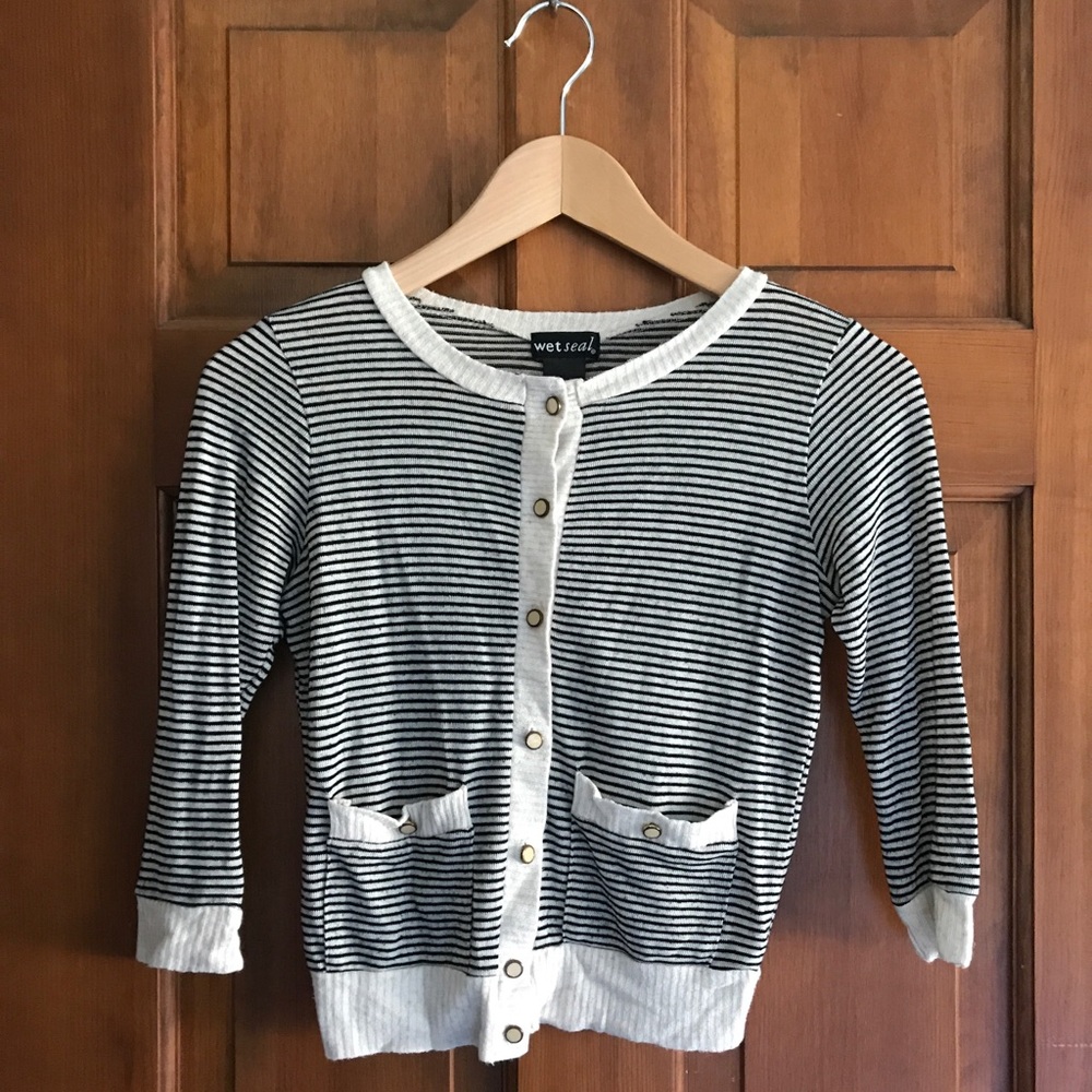 ⭐️ black & white striped buttoned cardigan